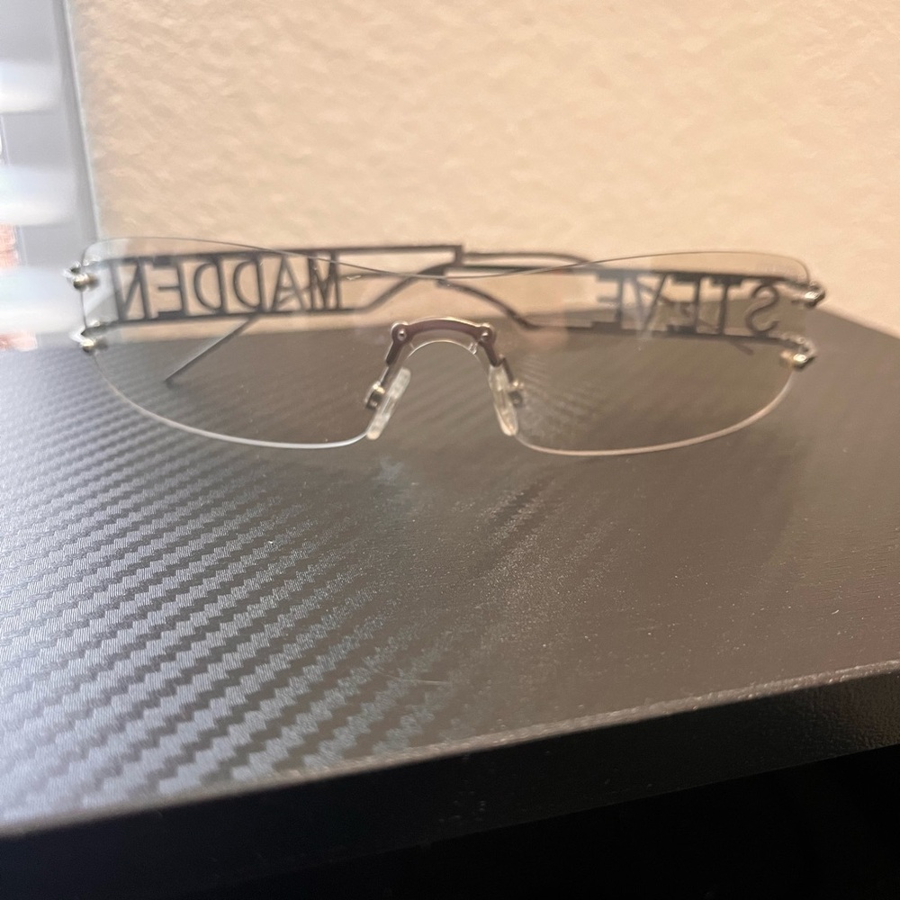 Steve Madden Transparent Rimless Eyewear